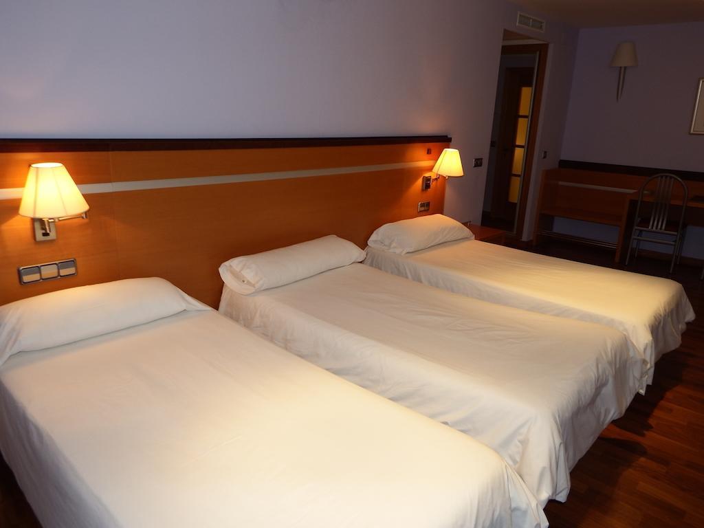 Hotel Isur ييرينا المظهر الخارجي الصورة