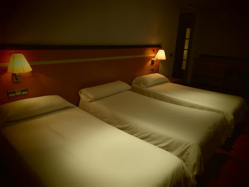 Hotel Isur ييرينا المظهر الخارجي الصورة