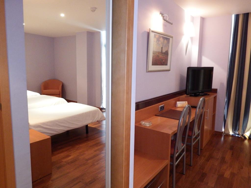 Hotel Isur ييرينا المظهر الخارجي الصورة