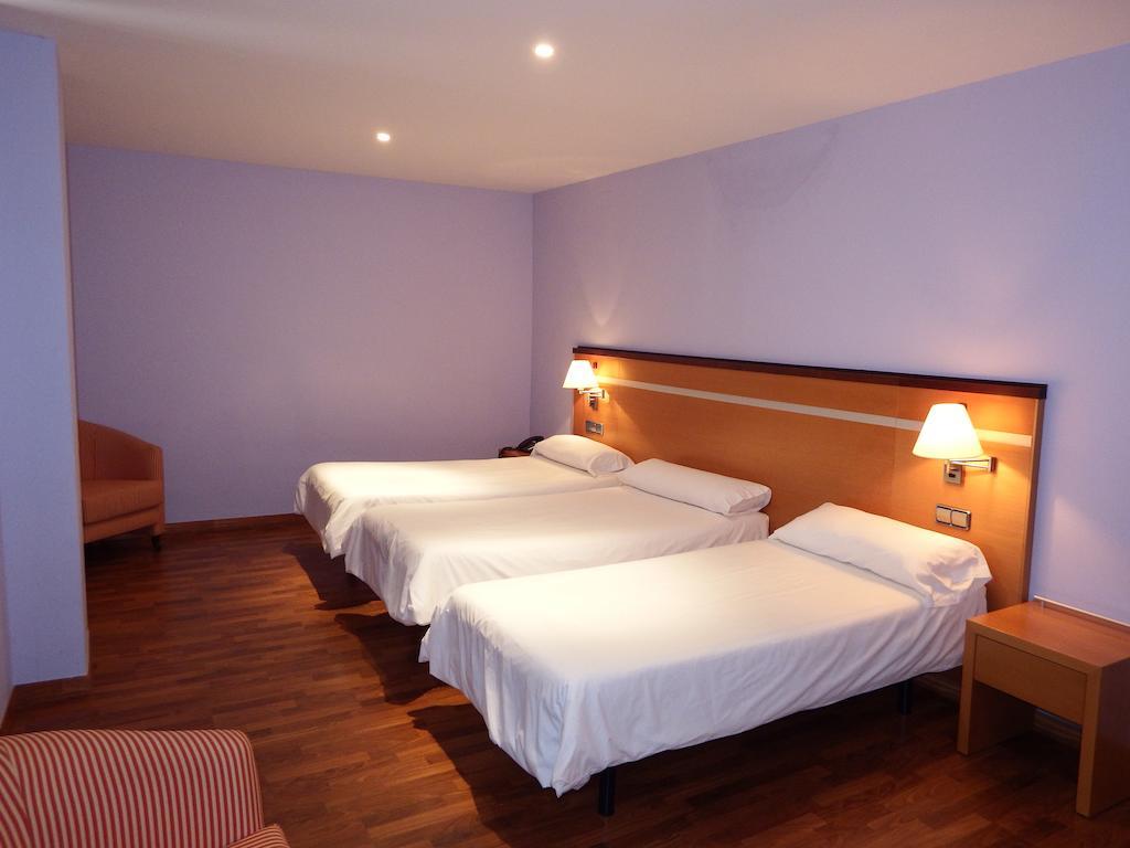 Hotel Isur ييرينا المظهر الخارجي الصورة