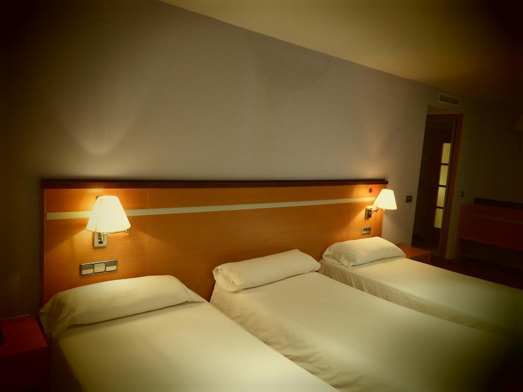 Hotel Isur ييرينا المظهر الخارجي الصورة