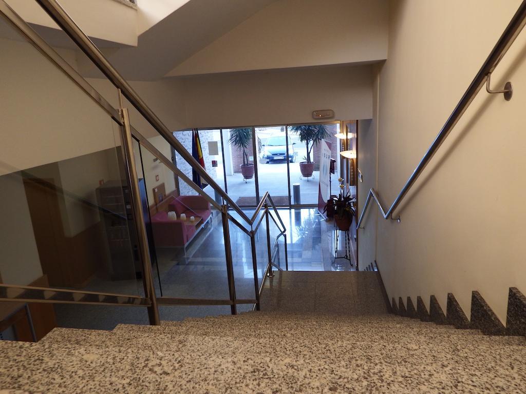 Hotel Isur ييرينا المظهر الخارجي الصورة