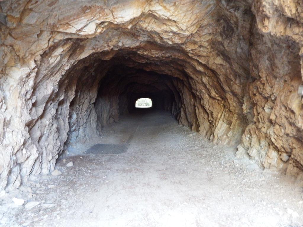 Hotel Isur ييرينا المظهر الخارجي الصورة