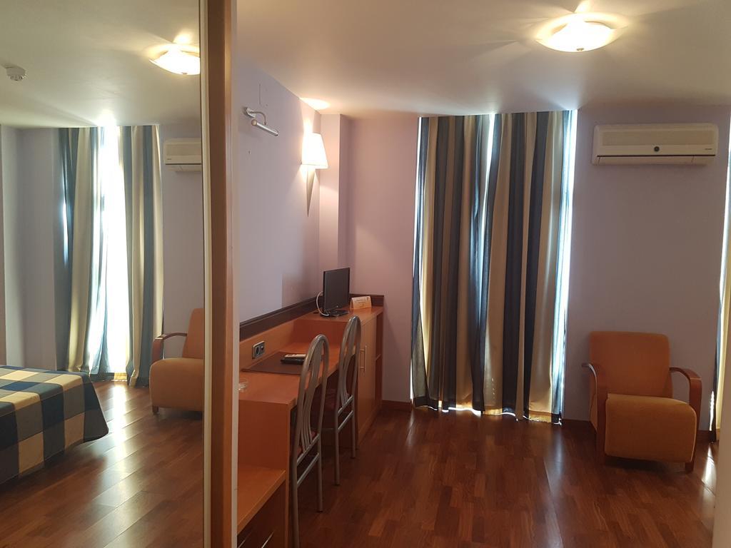 Hotel Isur ييرينا المظهر الخارجي الصورة