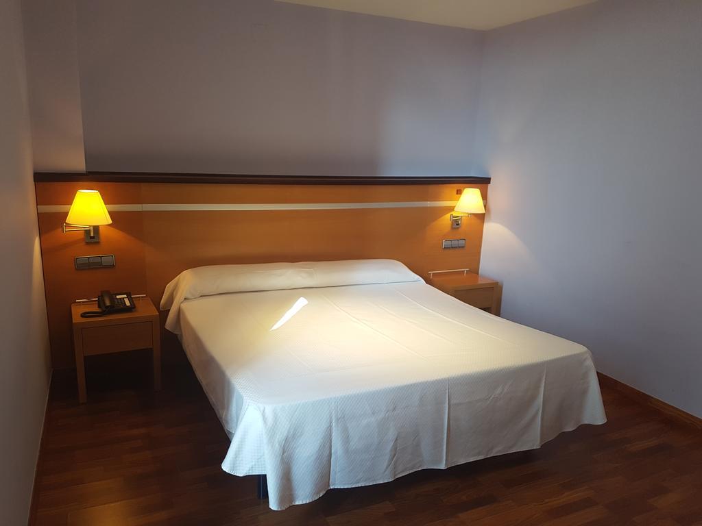 Hotel Isur ييرينا المظهر الخارجي الصورة