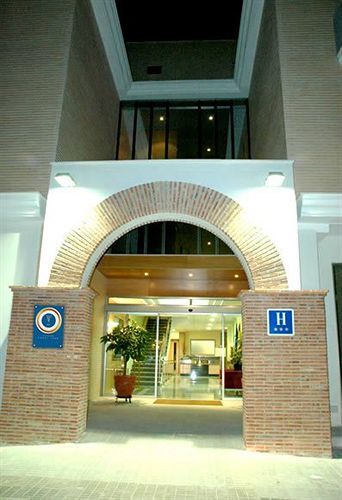 Hotel Isur ييرينا المظهر الخارجي الصورة